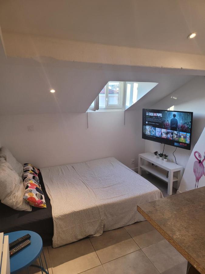 Appartement Studette indépendante Hyères Gare Particulier Extérieur photo